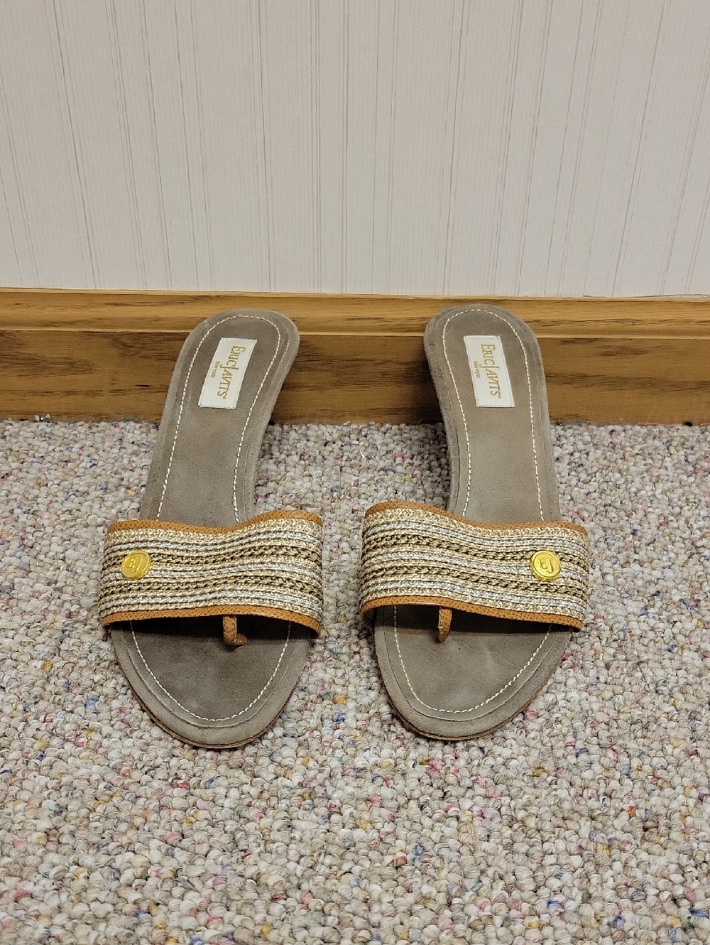 Eric Javits Tan & Silver Woven Kitten 2.5"Heel Woven Thong Sandals Sz 8. Summer
